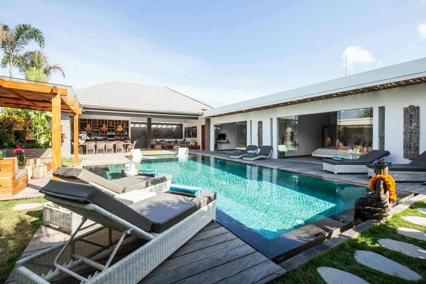 READY NOW 5 BEDROOM VILLA FOR SALE LEASEHOLD IN SEMINYAK BE-2176 